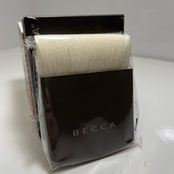 BECCA The One Perfecting Brush - NEW - Picture 3 of 3